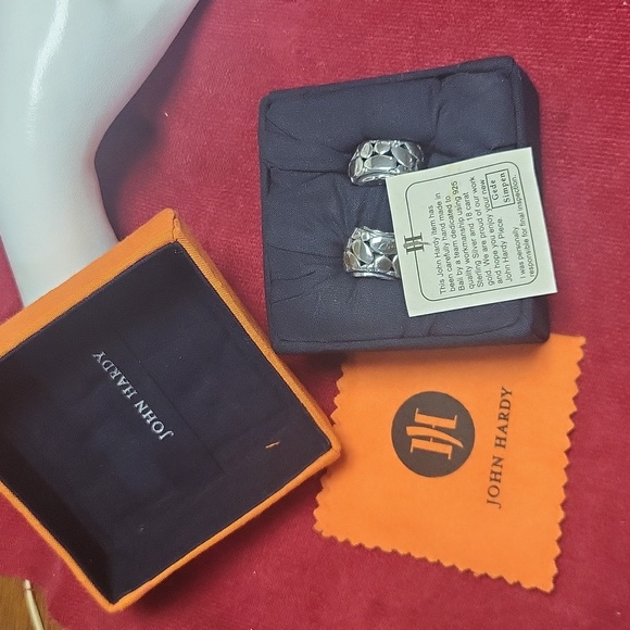 John Hardy Kali Pebble Sterling Silver Omega Earrings - Picture 6 of 6